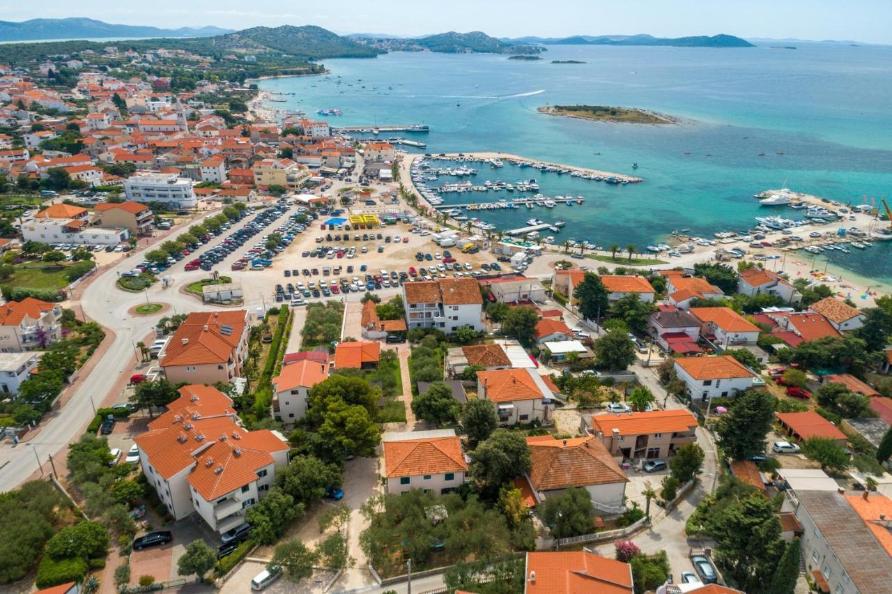 Apartmani Vilma Pakoštane 外观 照片